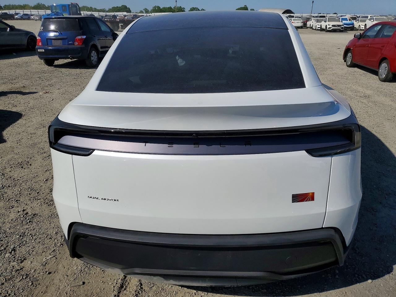 2026 Tesla Model Y - Фото 6