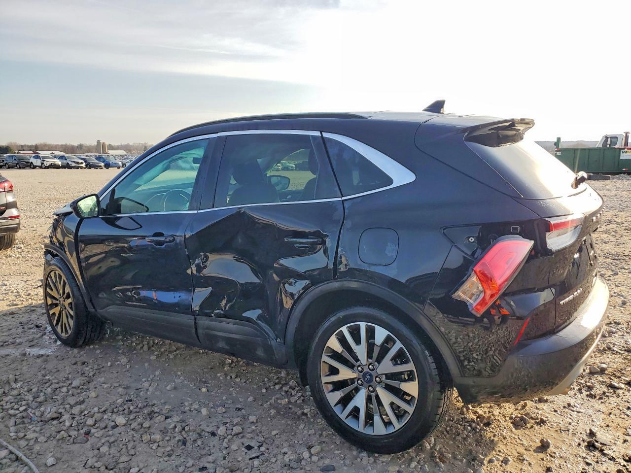 2021 Ford Escape Titanium - Фото 2