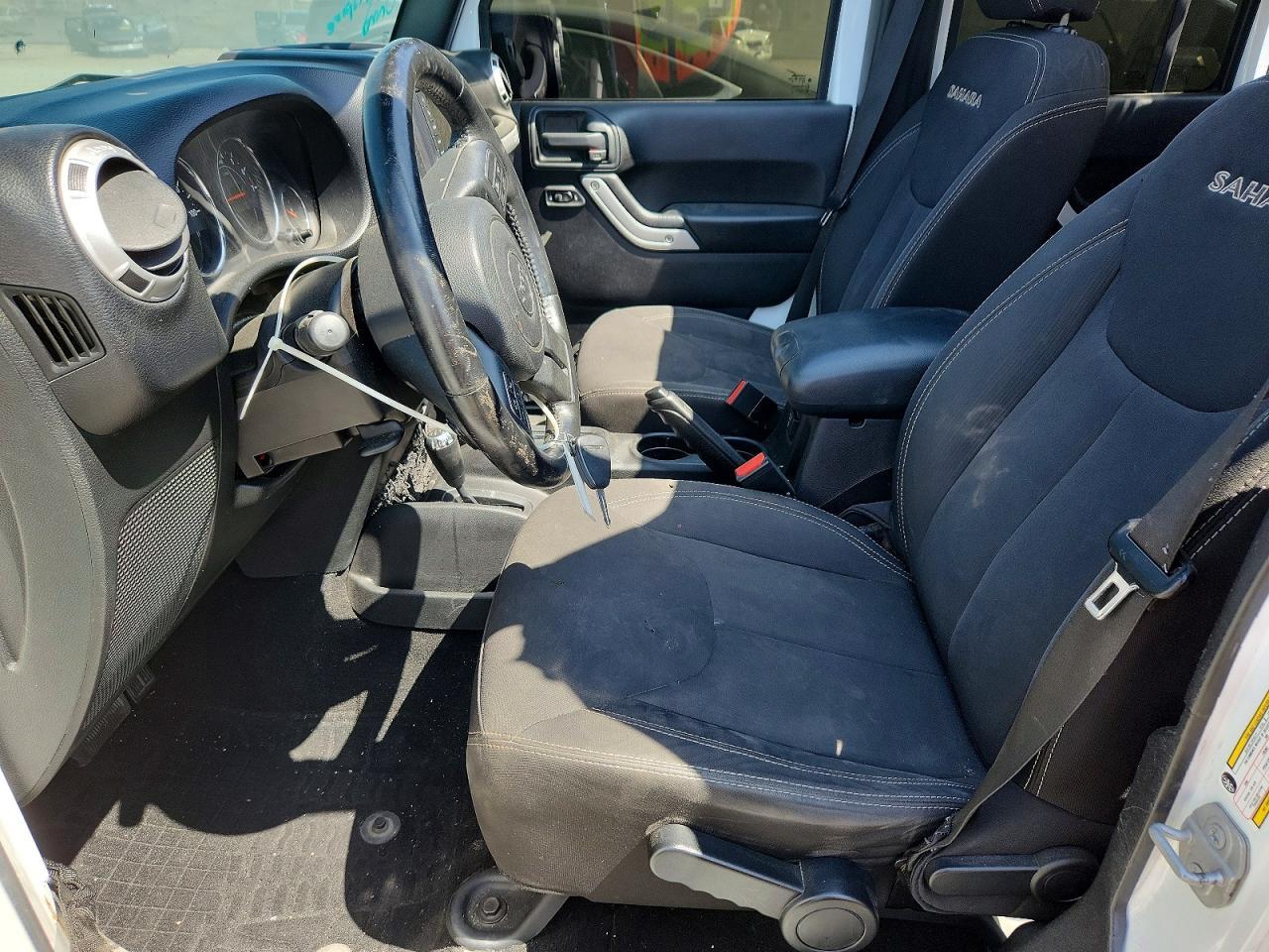 2016 Jeep Wrangler Unlimited Sahara - Image 7