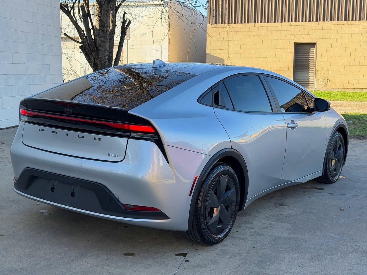 2024 Toyota Prius Le - Фото 4