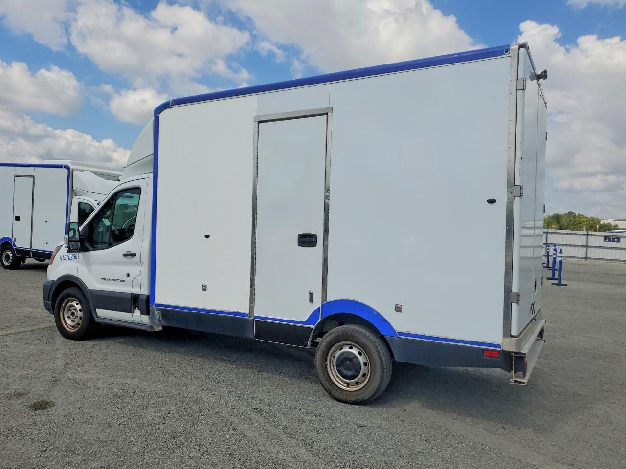 2021 Ford Transit Delivery Truck - Фото 2