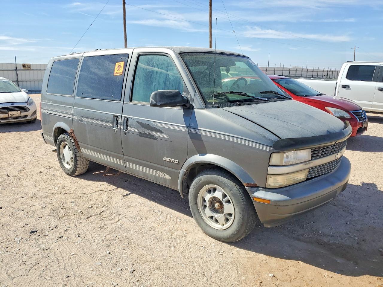 2000 Chevrolet Astro - Image 4