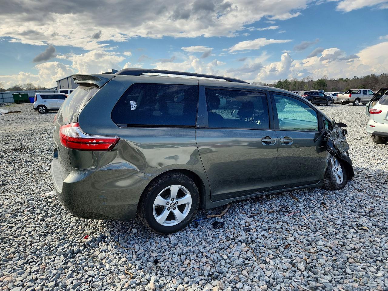 2020 Toyota Sienna Le 8-Passenger - Image 3