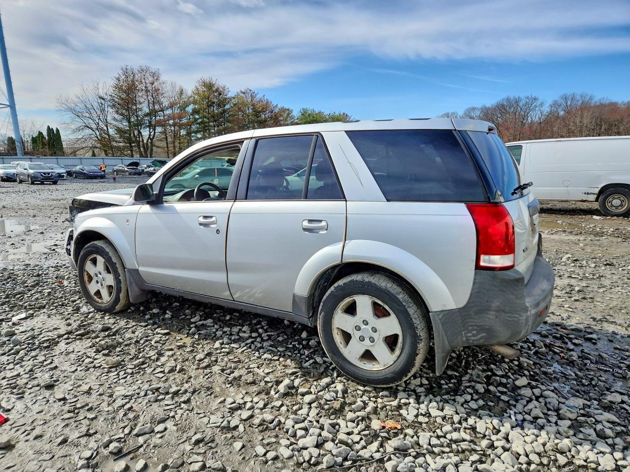 2005 Saturn Vue - Image 2