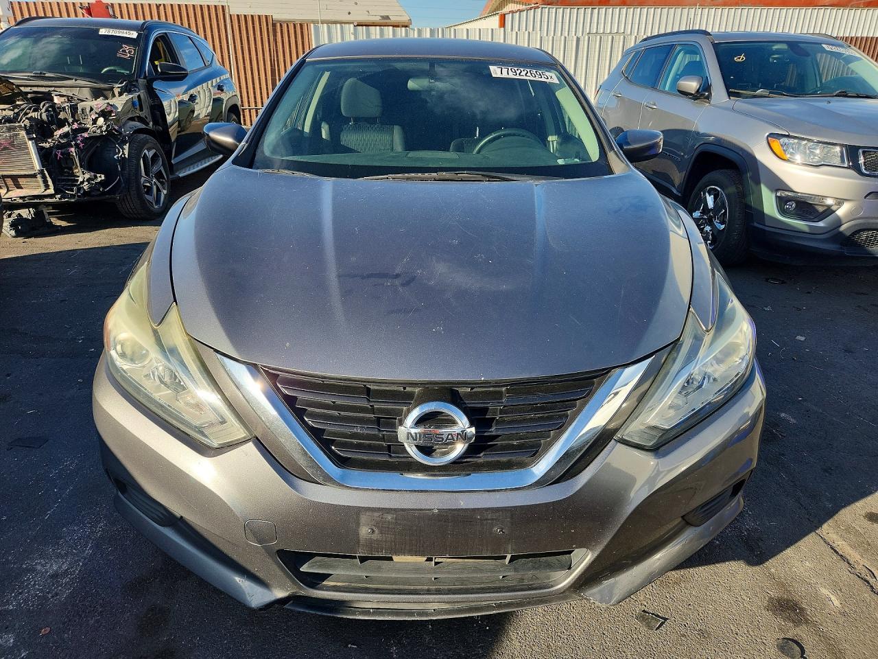 2017 Nissan Altima 2.5 - Image 5