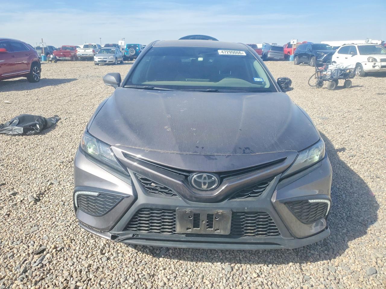 2024 Toyota Camry Se - Image 5