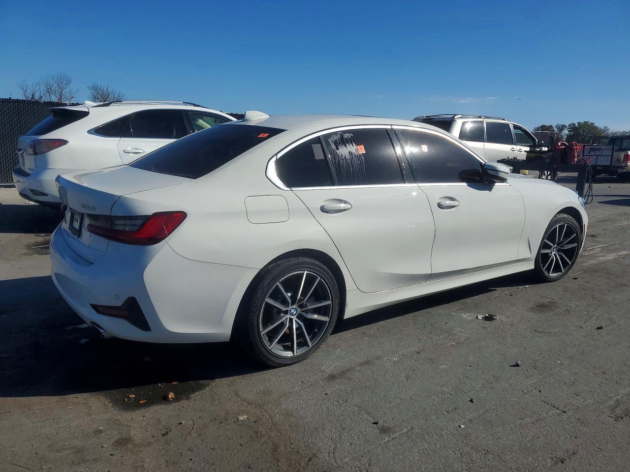 2019 BMW 330I - Фото 3