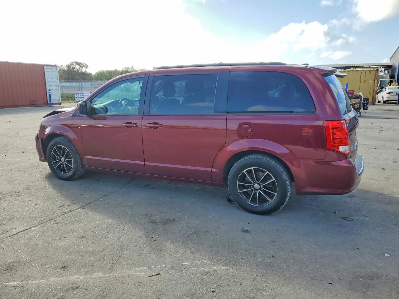 2018 Dodge Grand Caravan Gt - Image 2