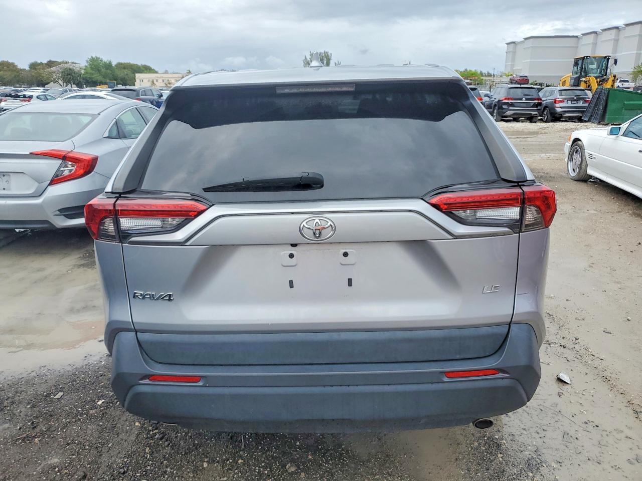 2022 Toyota Rav4 Le - Image 6