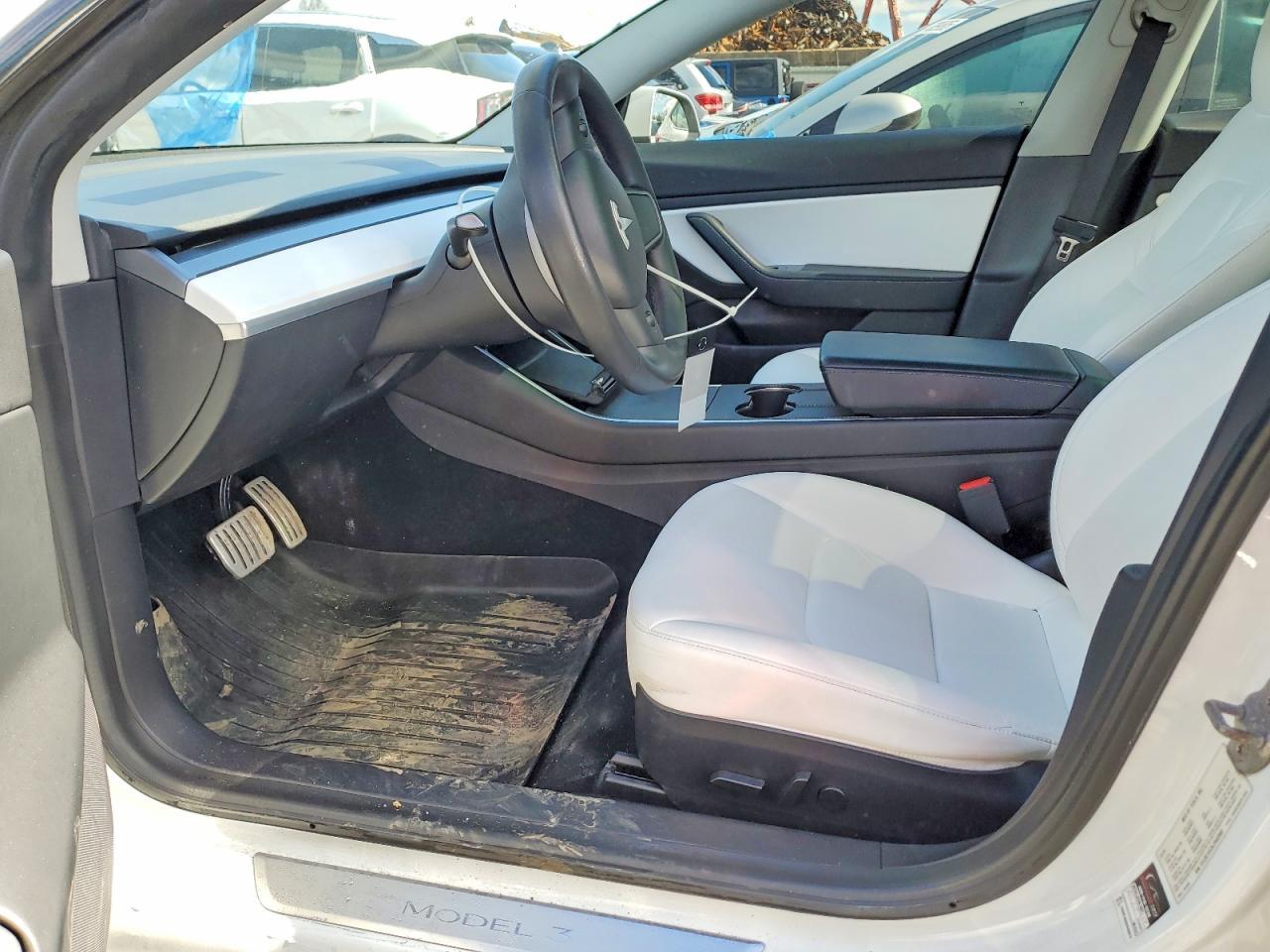 2020 Tesla Model 3 - Фото 7