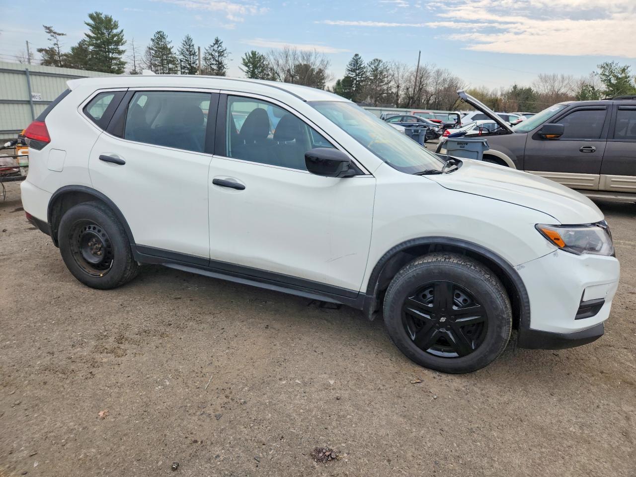 2017 Nissan Rogue S - Image 4