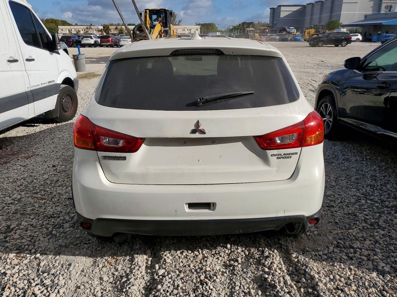2017 Mitsubishi Outlander Sport Es - Image 6
