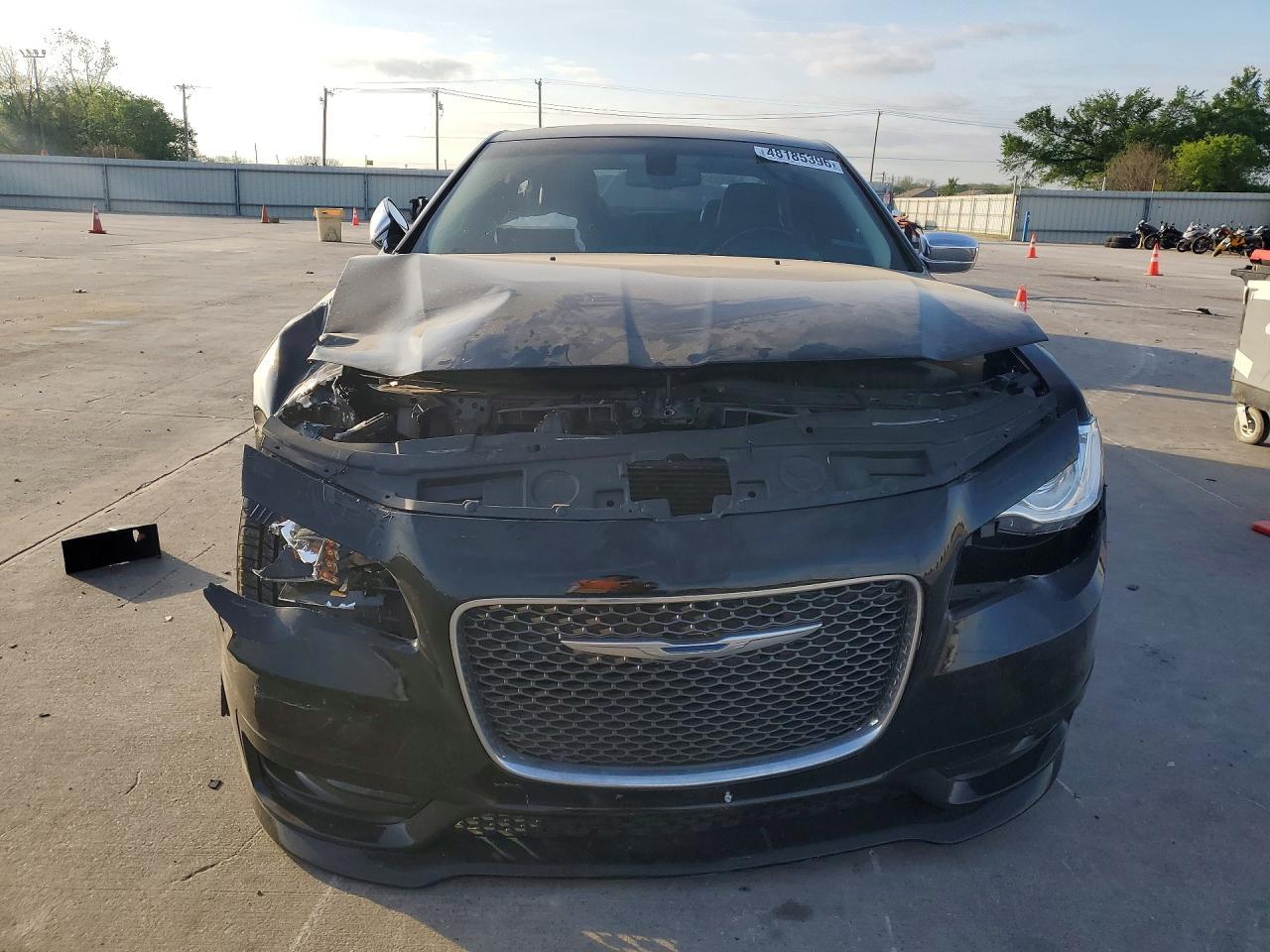 2017 Chrysler 300C - Image 5