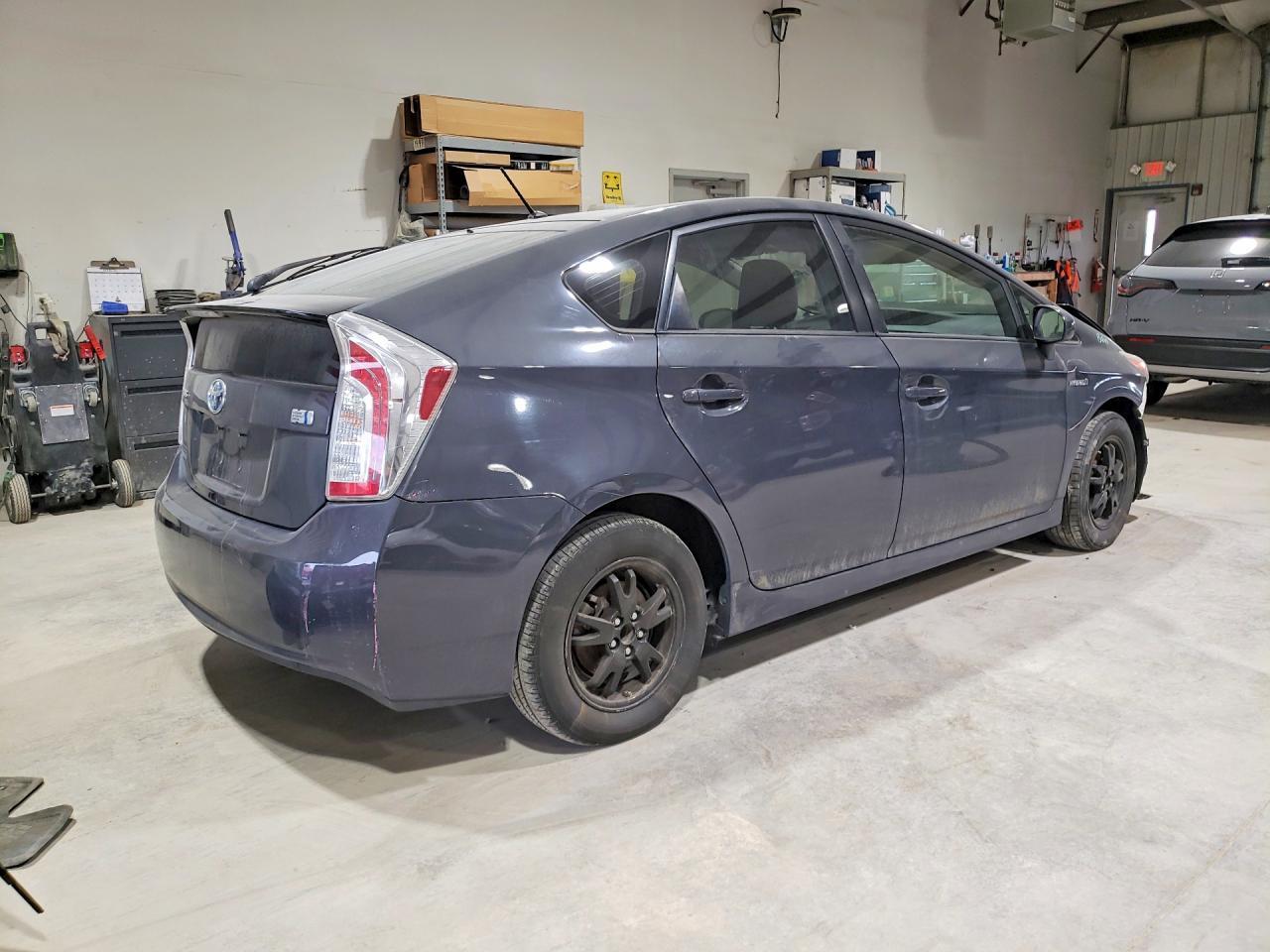 2015 Toyota Prius Two - Фото 3