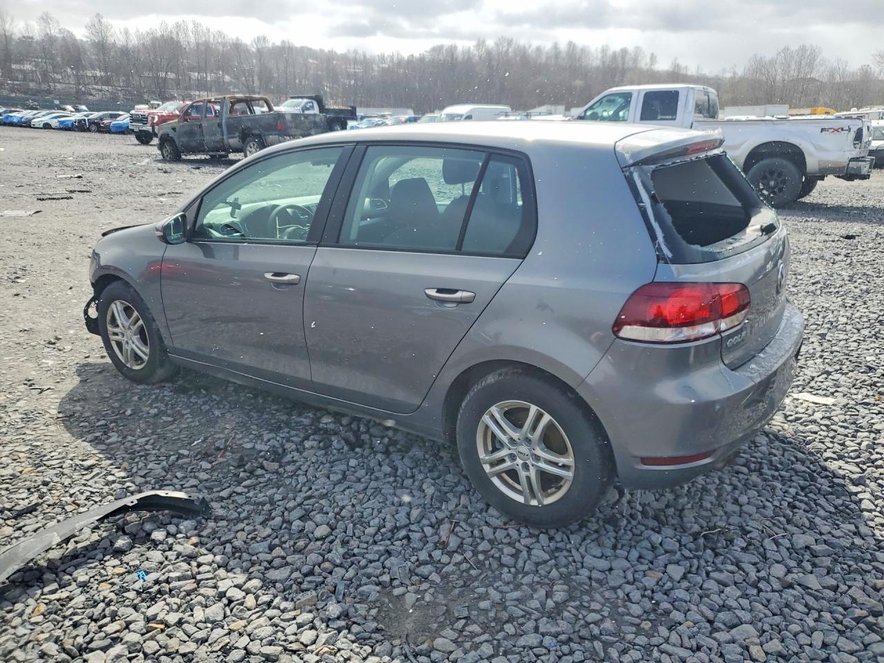 2010 Volkswagen Golf - Фото 2