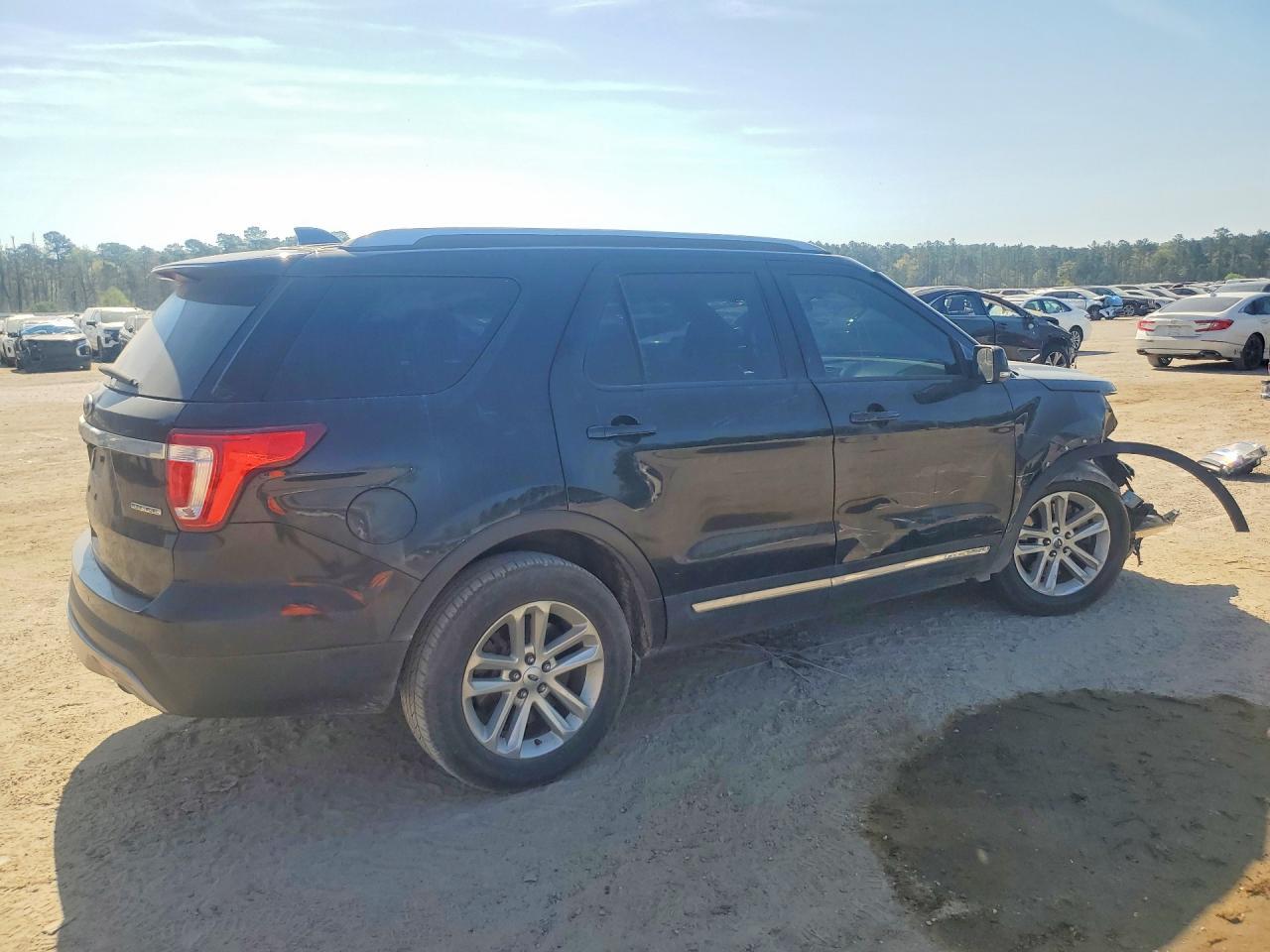 2016 Ford Explorer Xlt - Фото 3