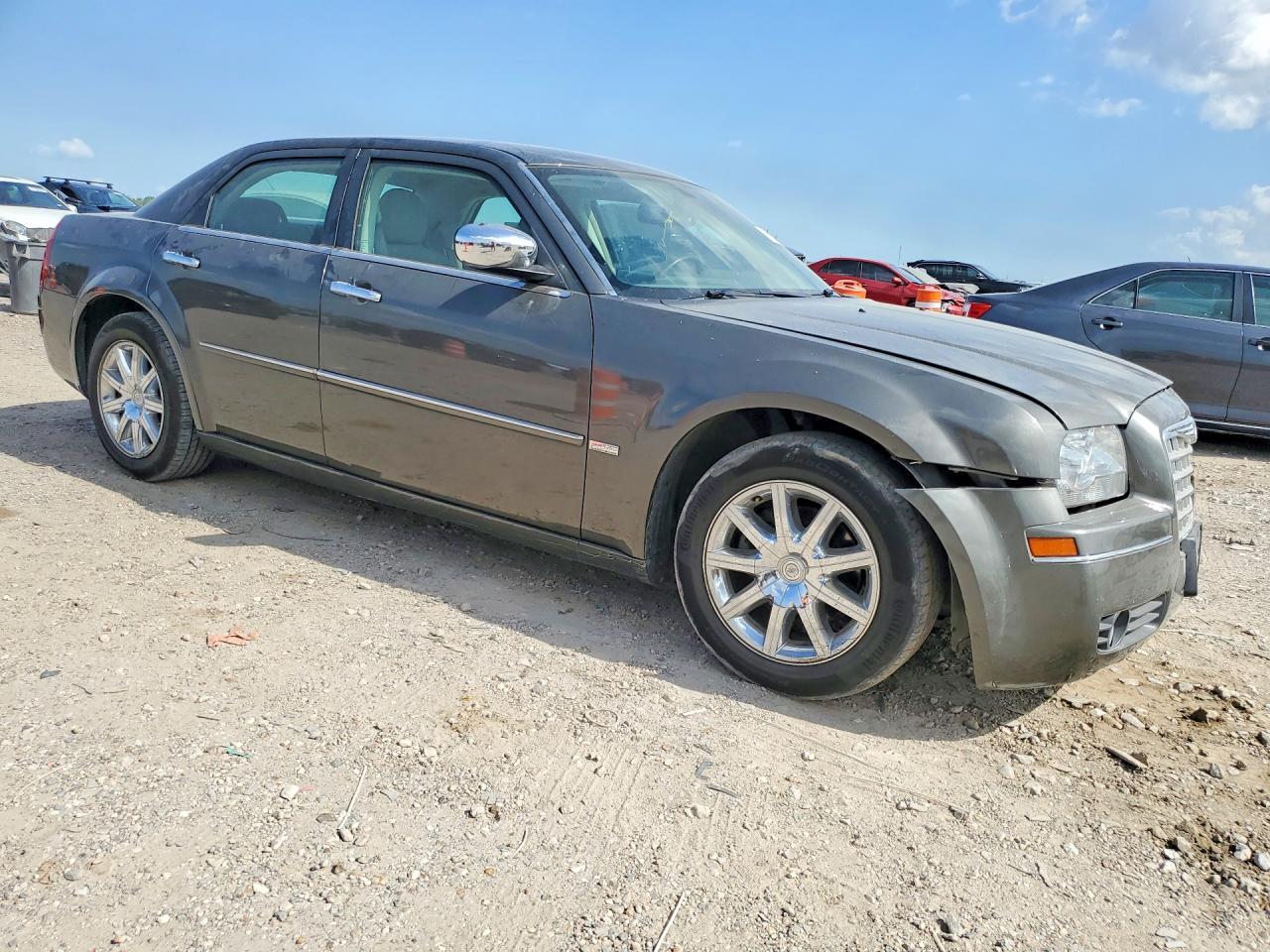 2010 Chrysler 300 Touring - Image 4