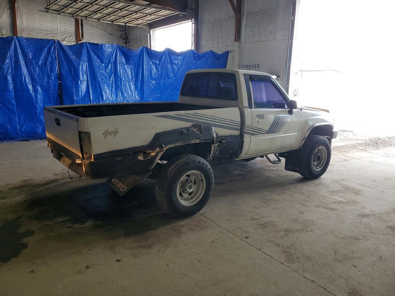 1987 Toyota Pickup Base - Фото 3