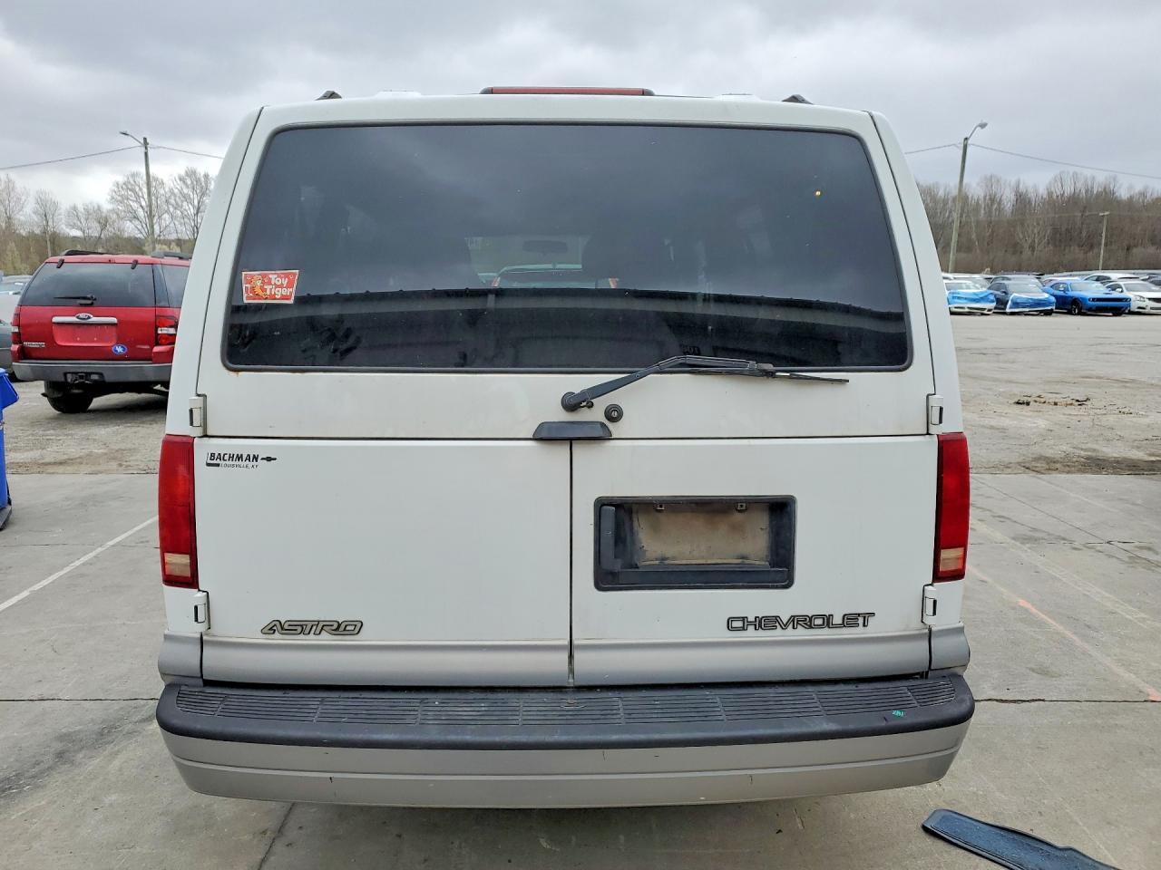 1999 Chevrolet Astro - Фото 6