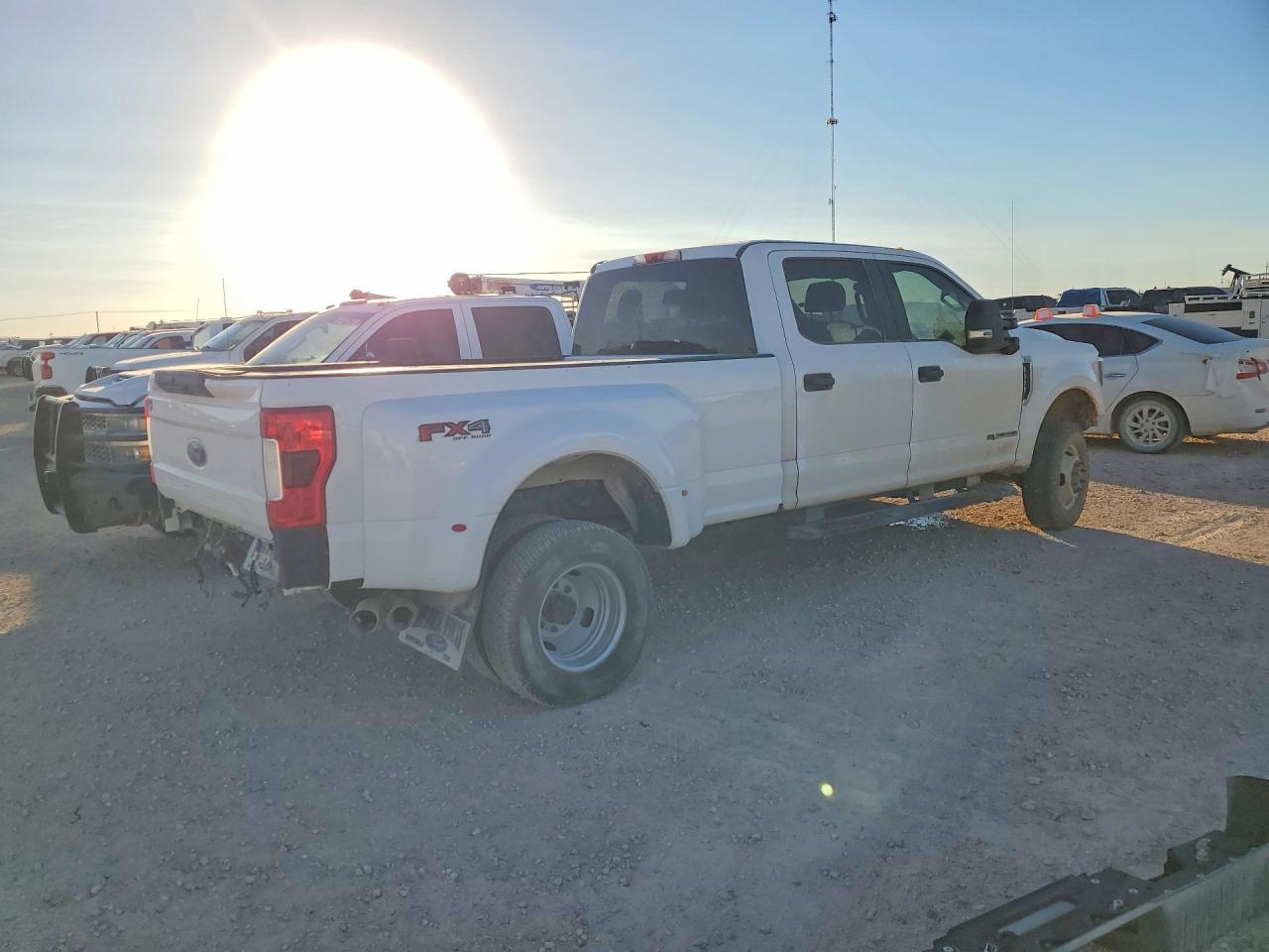 2019 Ford F350 Super Duty - Image 3