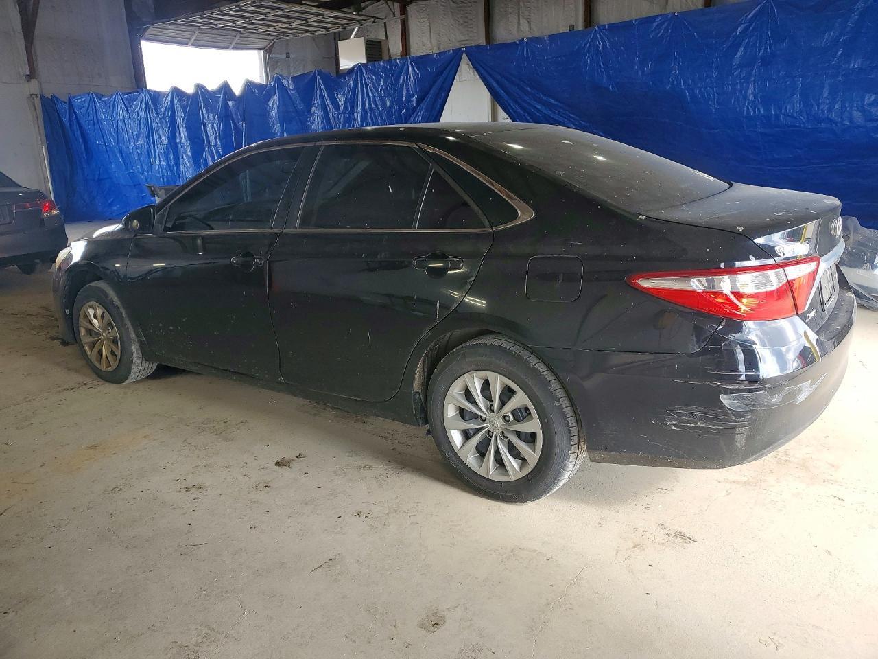 2016 Toyota Camry Le - Фото 2