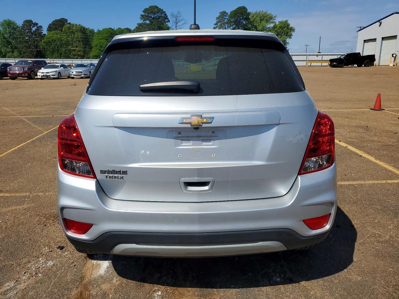 2022 Chevrolet Trax Ls - Image 6