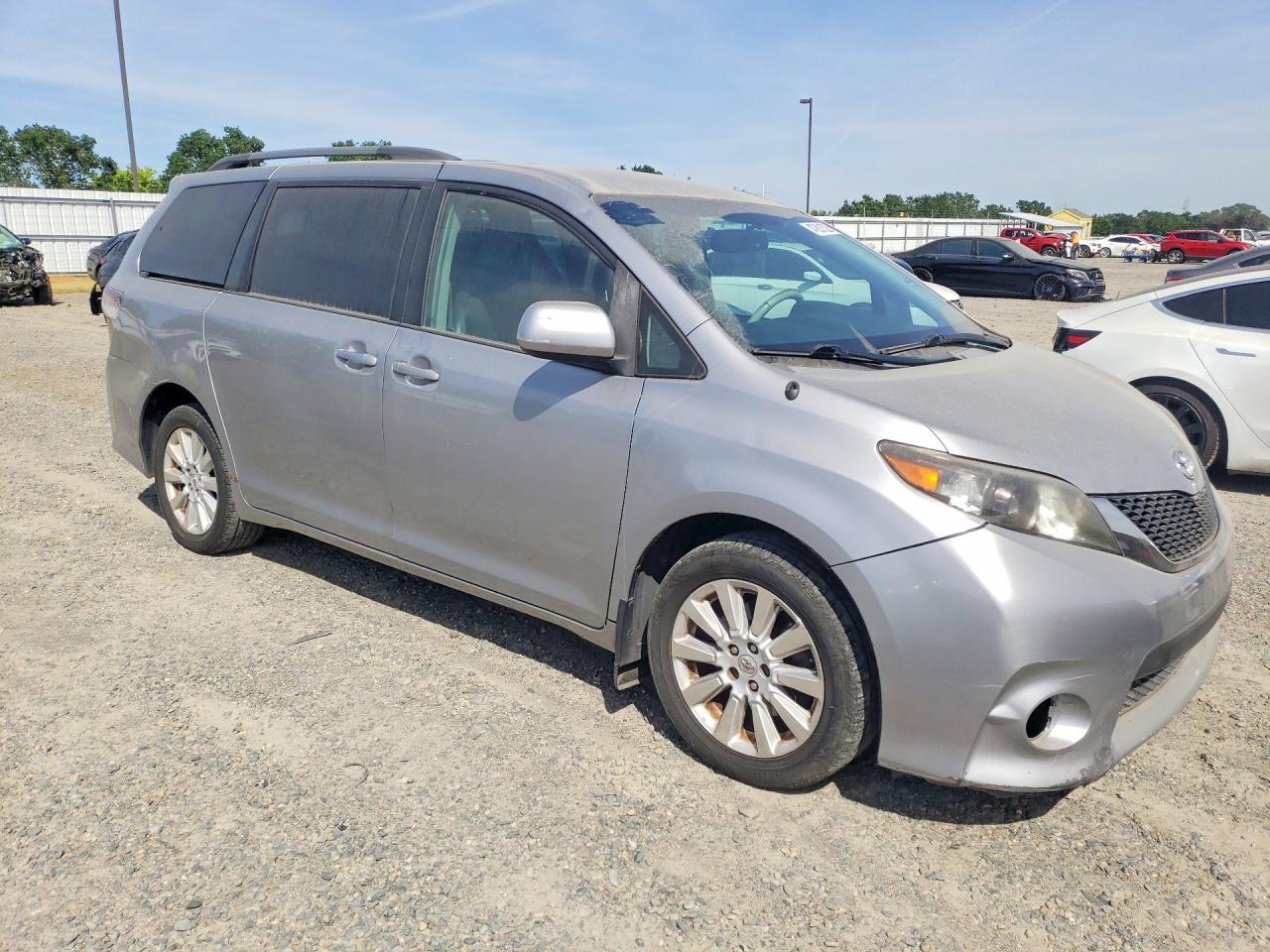 2012 Toyota Sienna Le 7-Passenger - Фото 4
