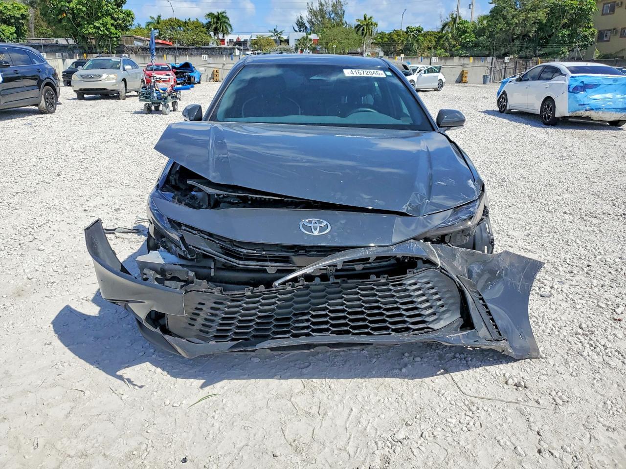 2025 Toyota Camry Se - Image 5