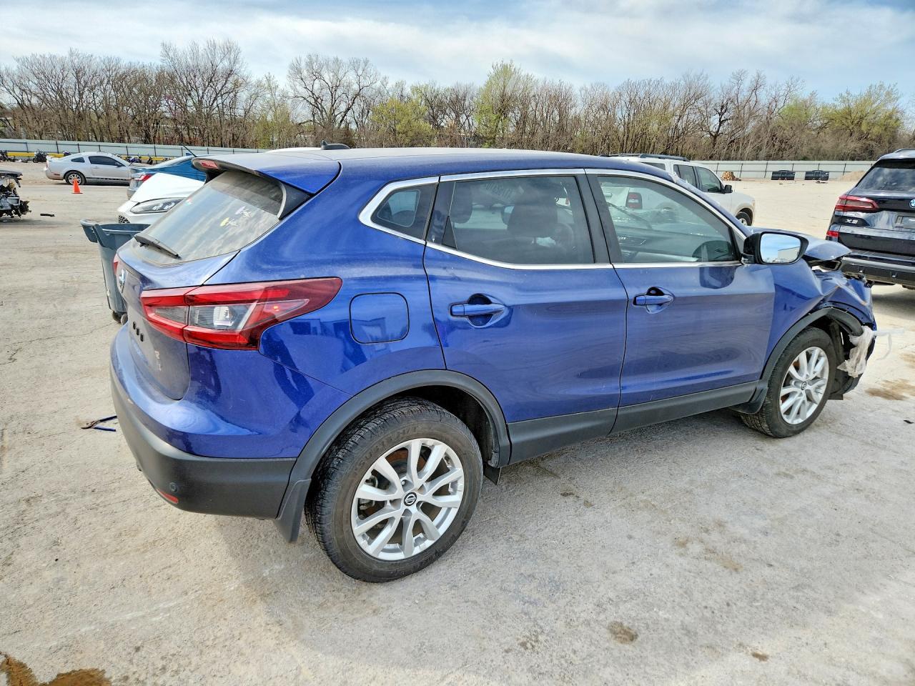 2022 Nissan Rogue Sport S - Фото 3