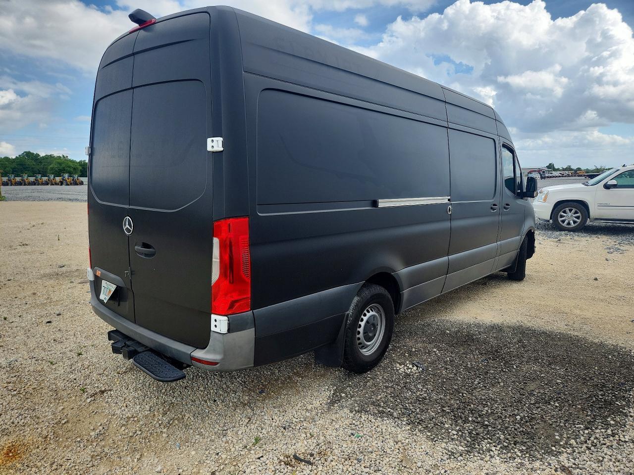 2022 Mercedes-Benz Sprinter 2500 - Фото 3