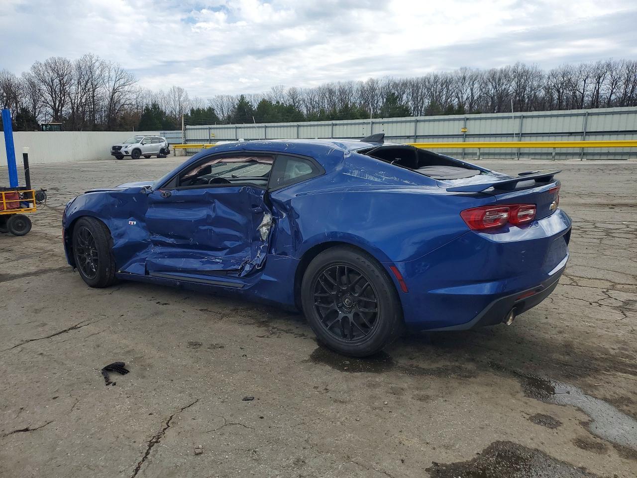 2021 Chevrolet Camaro Ls - Фото 2