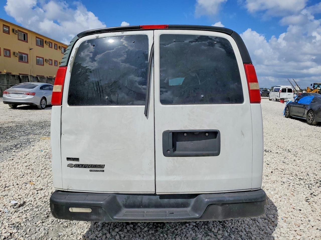 2011 Chevrolet Express G2500 Ls - Image 6