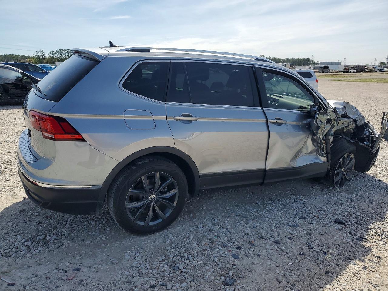2023 Volkswagen Tiguan Se - Image 3