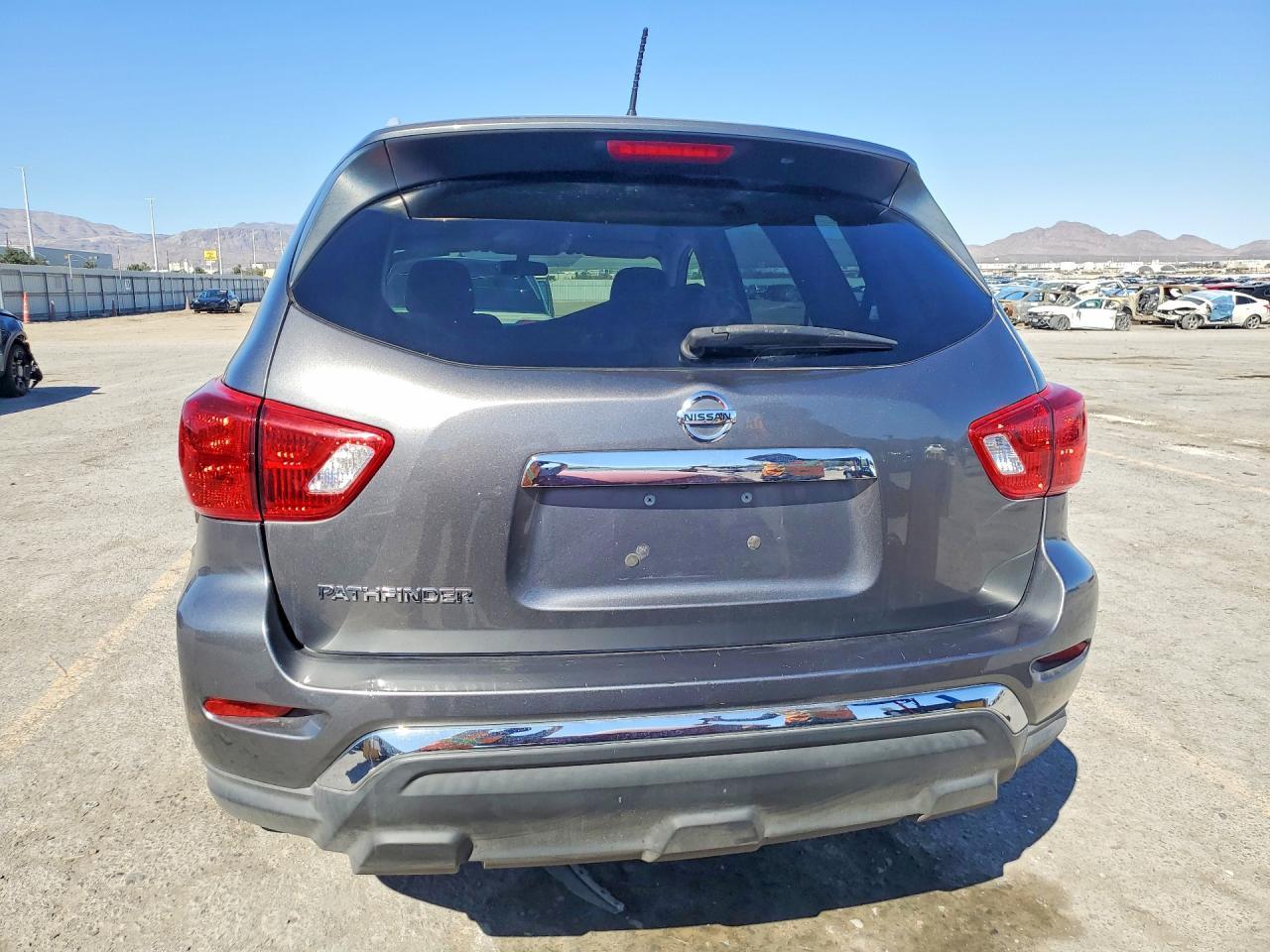 2018 Nissan Pathfinder S - Image 6
