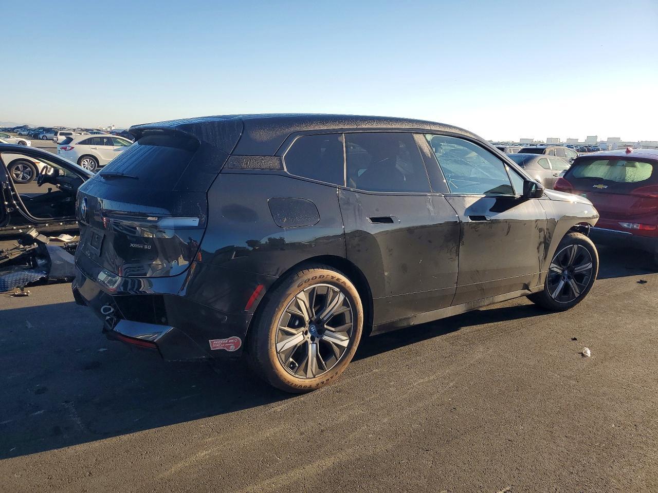 2025 BMW Ix xDrive50 - Фото 3