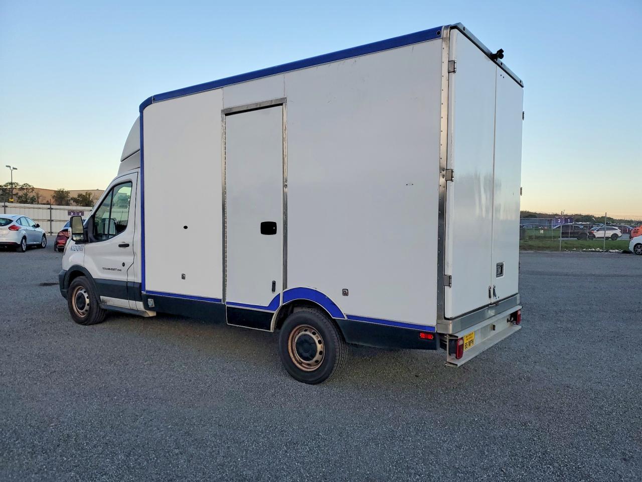 2021 Ford Transit Delivery Truck - Фото 2
