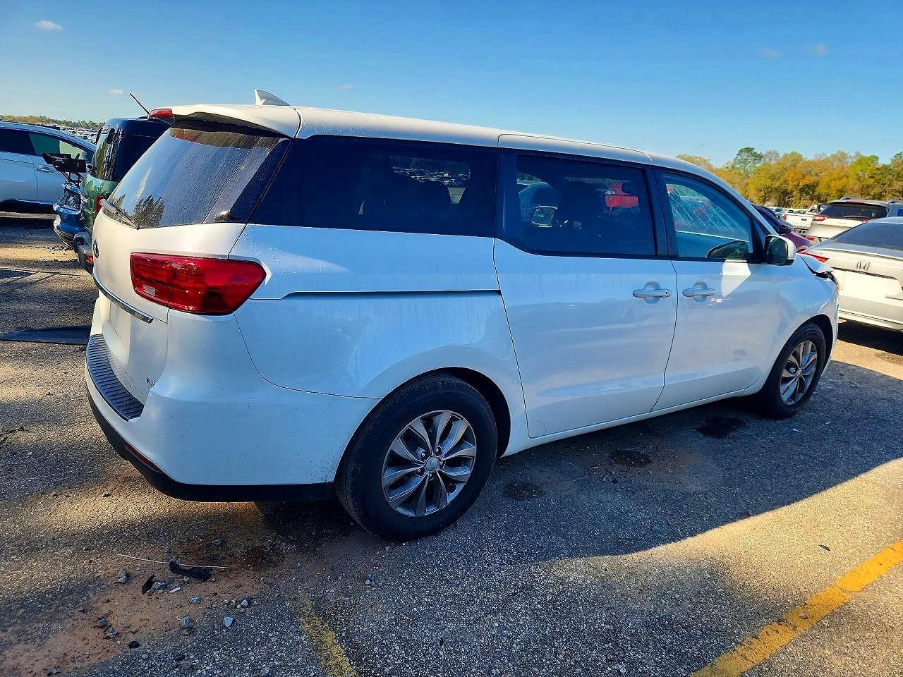 2020 Kia Sedona Lx - Image 3