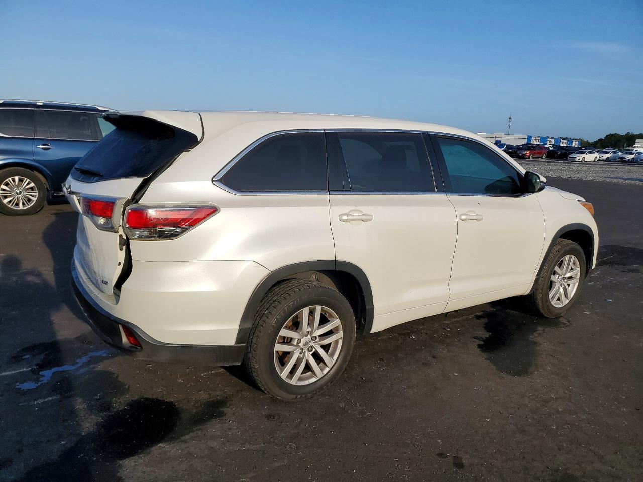 2015 Toyota Highlander Le - Фото 3