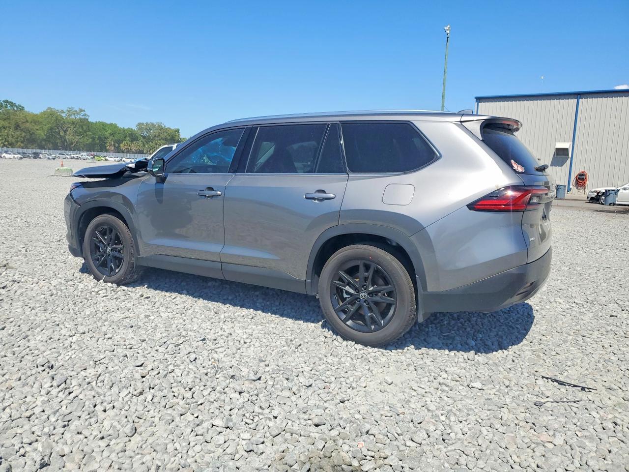 2025 Toyota Grand Highlander Platinum - Image 2