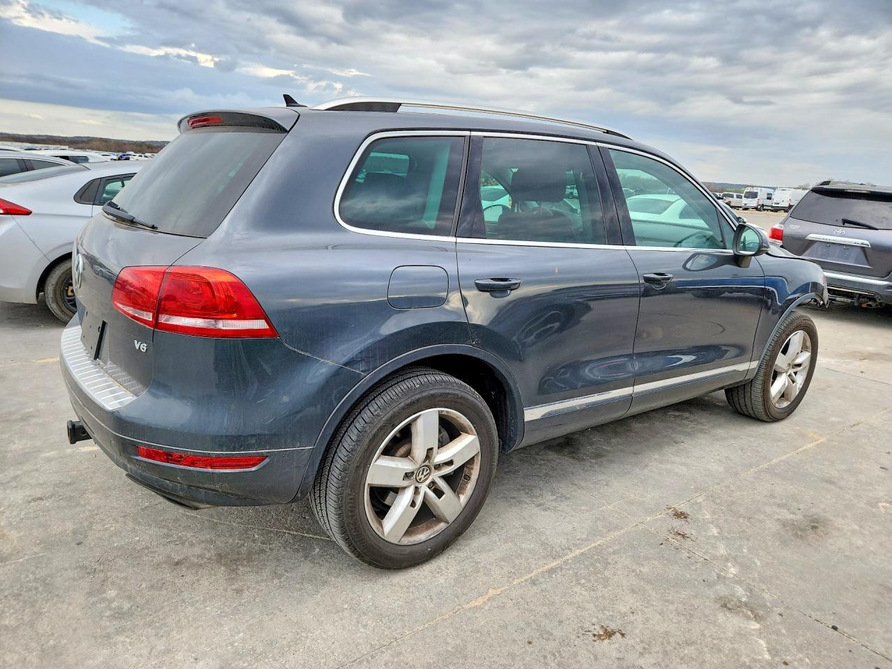 2012 Volkswagen Touareg V6 - Фото 3