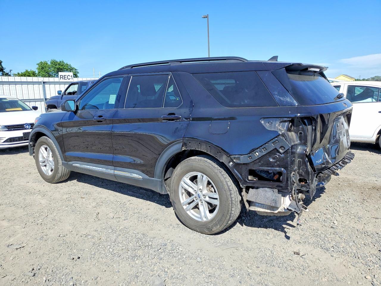 2023 Ford Explorer Xlt - Image 2