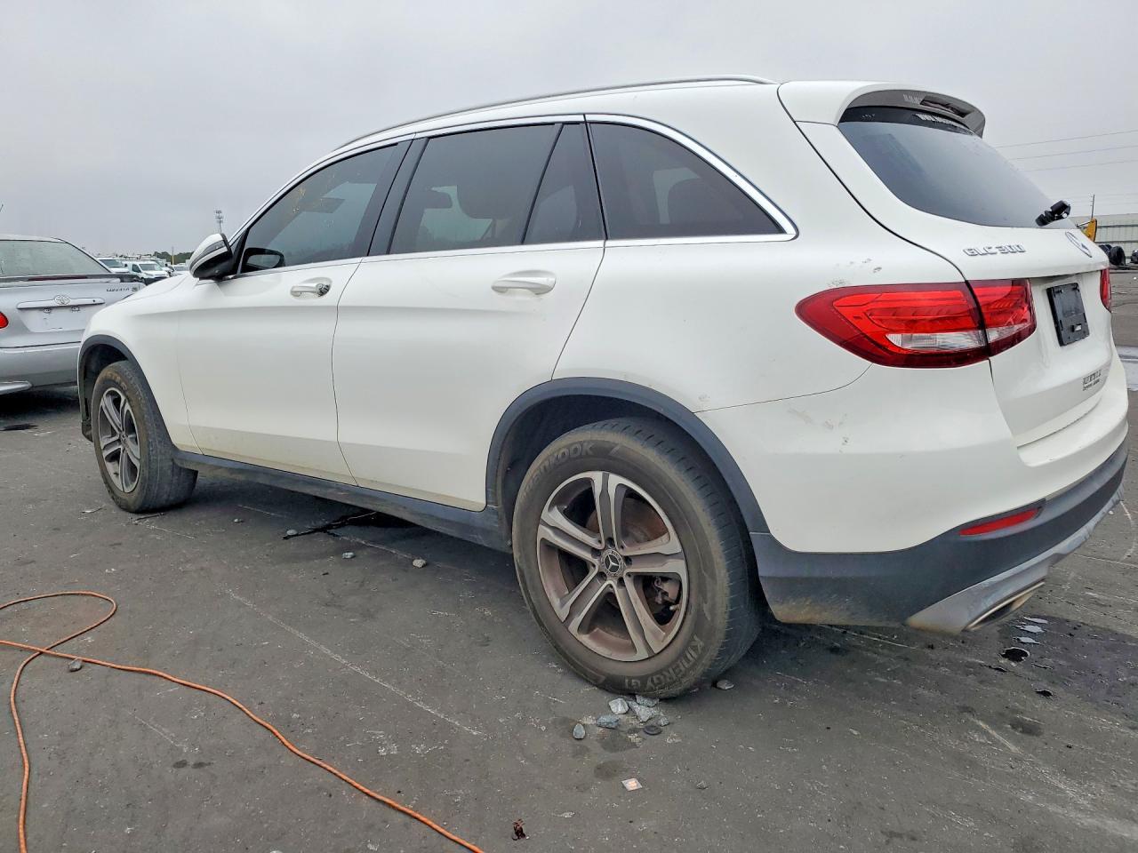 2019 Mercedes-Benz Glc 300 - Image 2