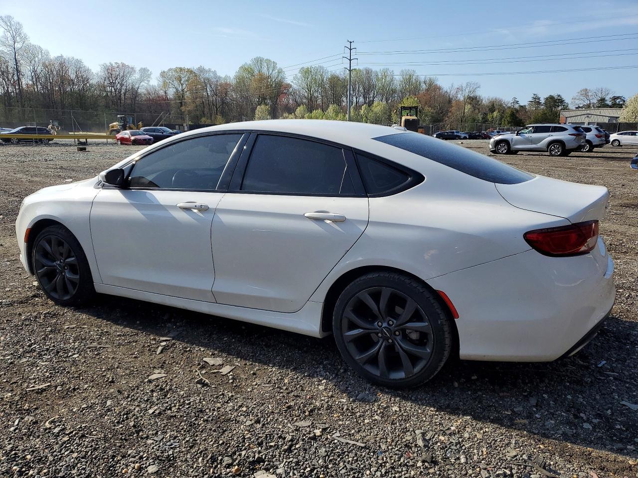 2016 Chrysler 200 S - Фото 2