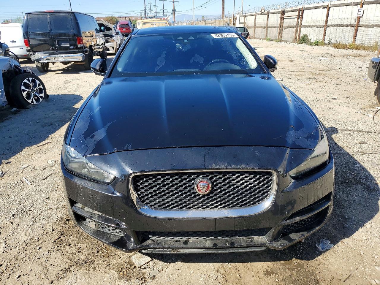2019 Jaguar Xe Awd 4C 25T - Image 5
