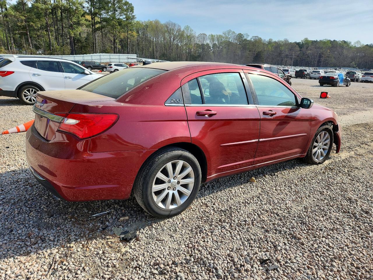 2013 Chrysler 200 Touring - Фото 3