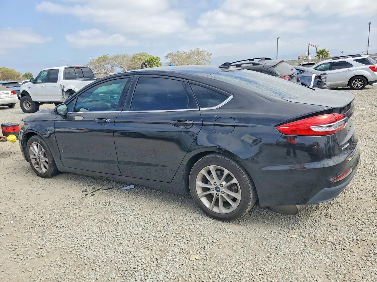 2020 Ford Fusion Se - Фото 2
