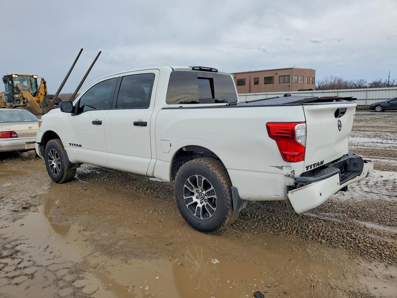 2021 Nissan Titan - Image 2