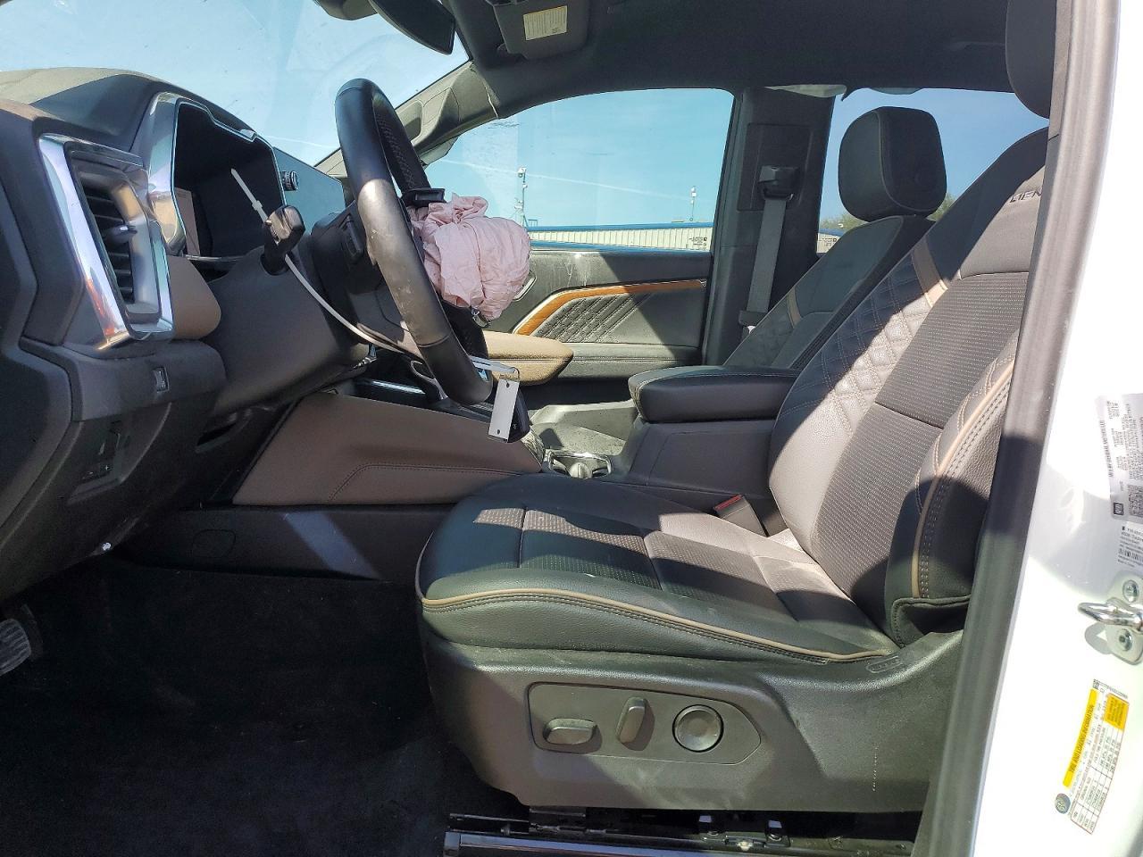 2025 GMC Canyon Denali - Image 7