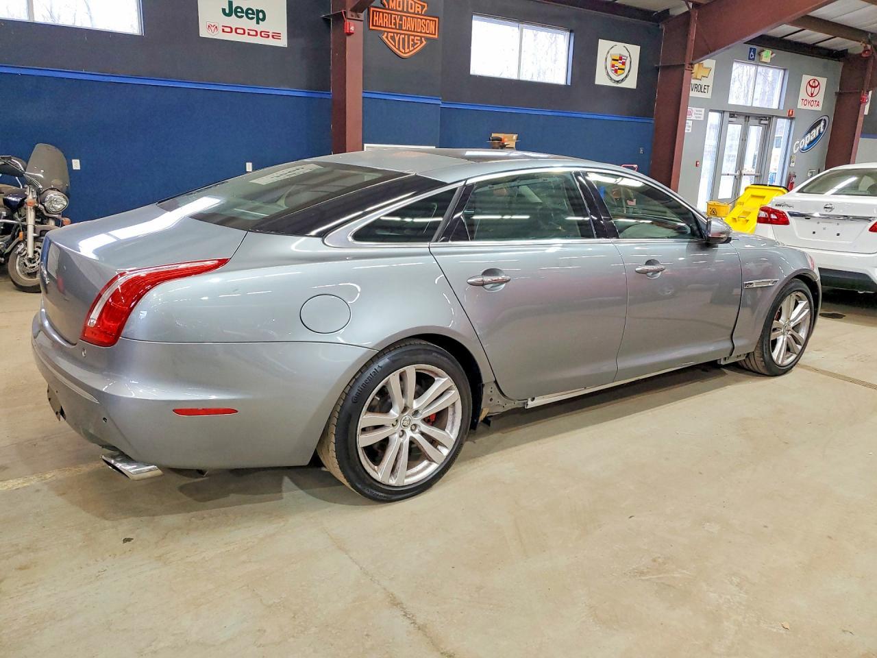 2011 Jaguar Xjl - Image 3