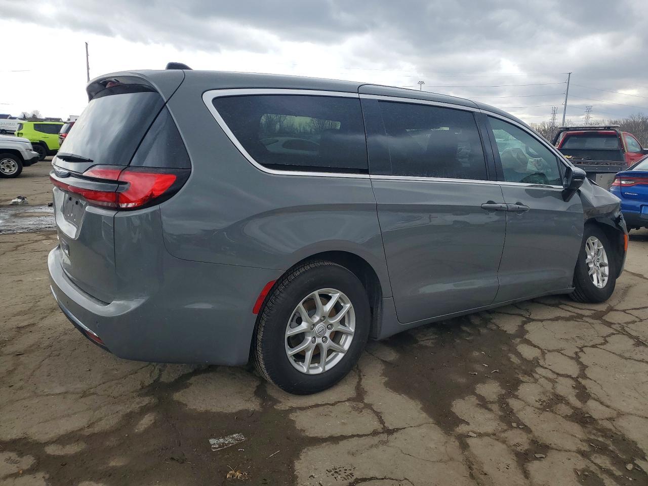 2025 Chrysler Pacifica Select - Фото 3